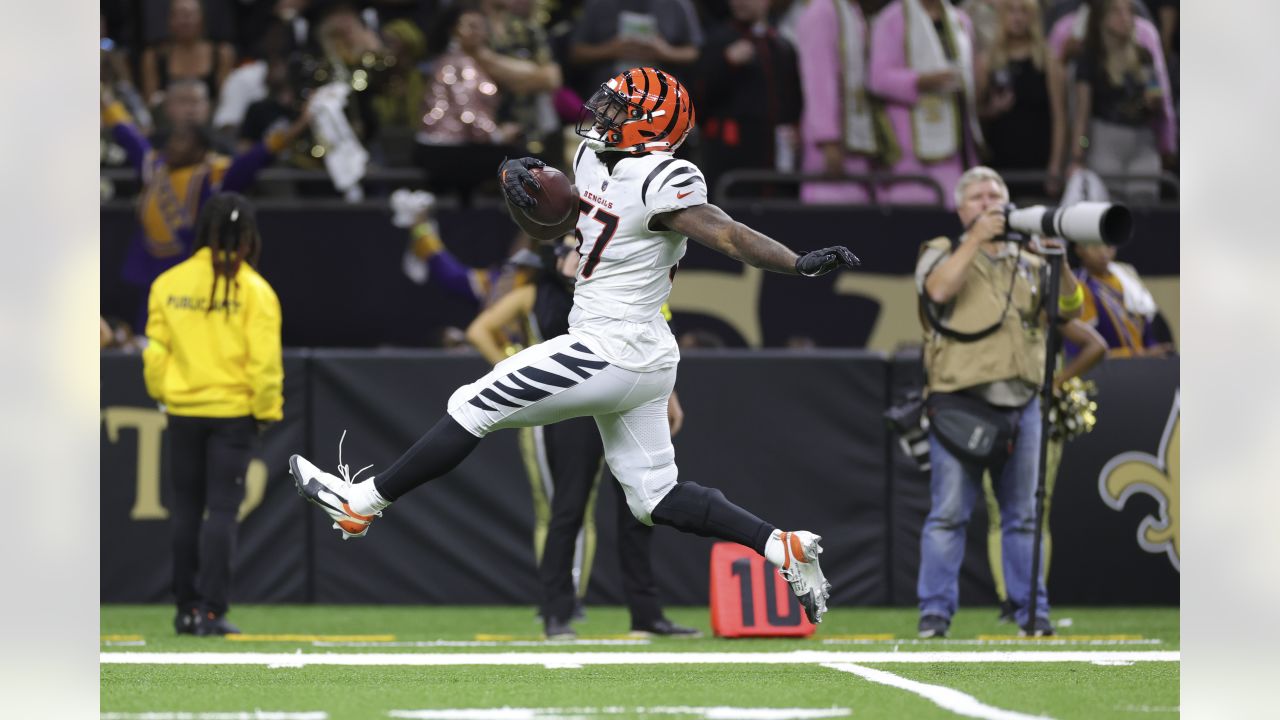 Bengals re-signing linebacker Pratt