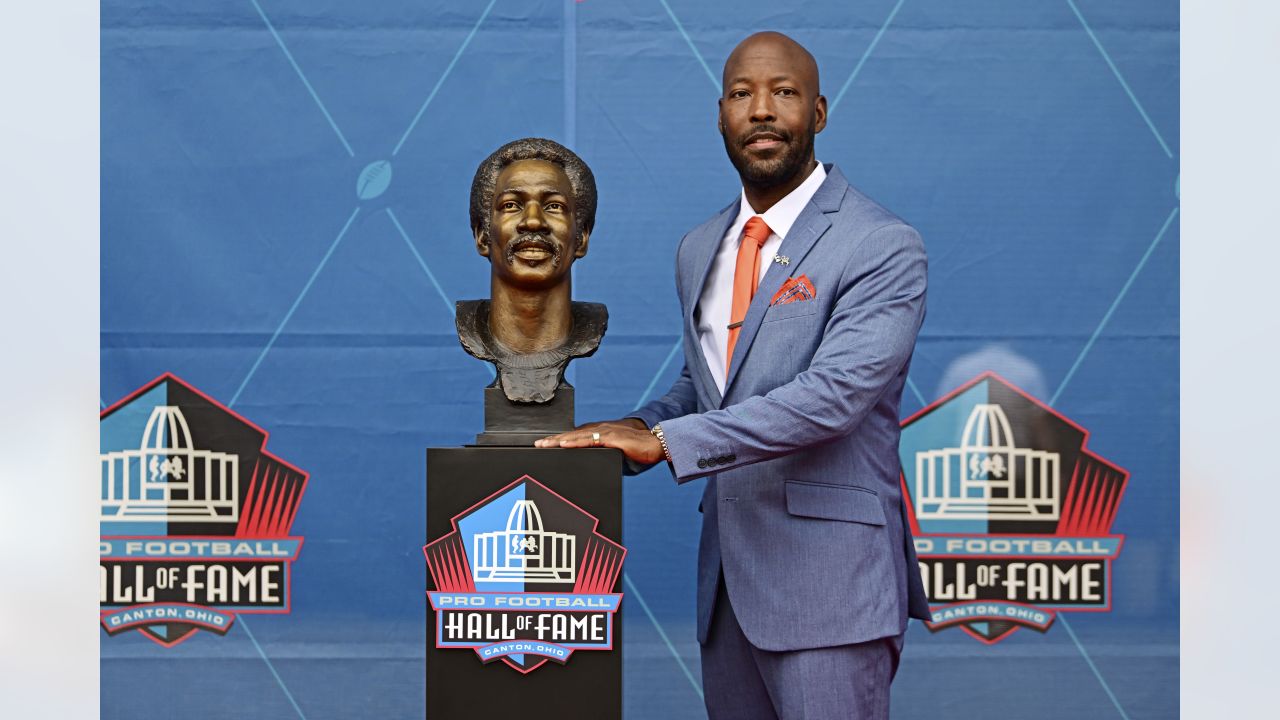 2,333 Pro Football Hall Of Fame Enshrinement Stock Photos, High-Res  Pictures, and Images - Getty Images