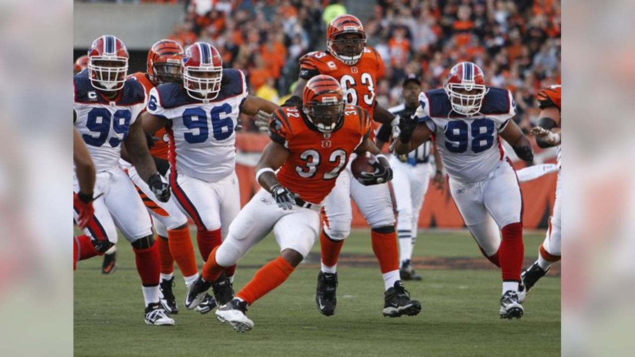 : CEDRIC BENSON CINCINNATI BENGALS 8X10 HIGH GLOSSY SPORTS ACTION  PHOTO (P) : Sports & Outdoors