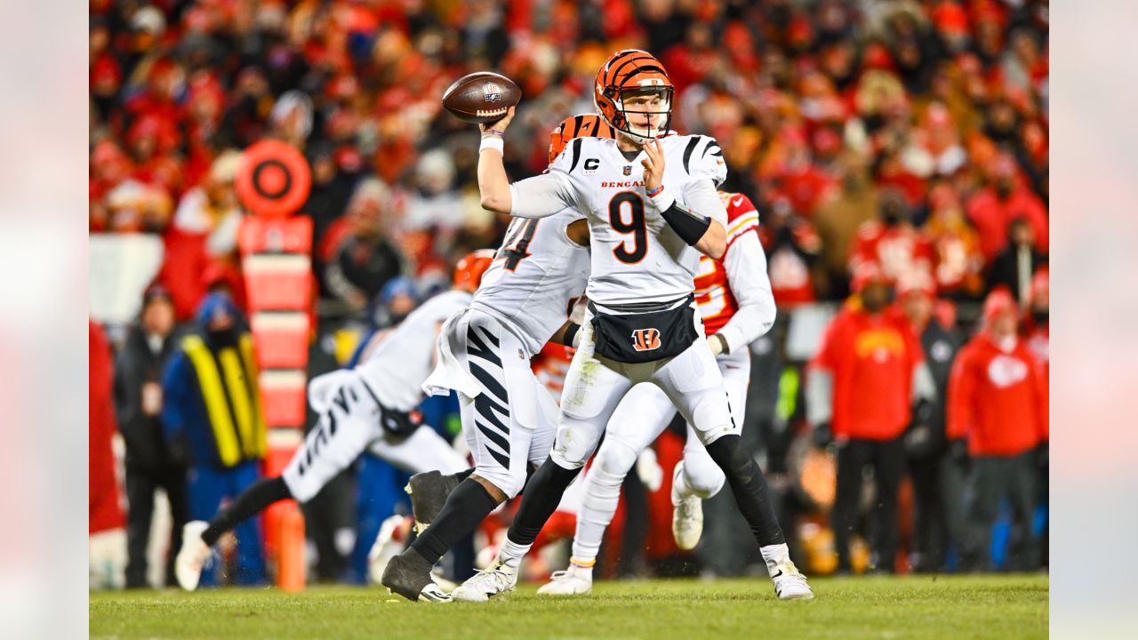 Joe Burrow Arrives in Pink Outfit Ahead of Bengals-Chiefs AFC