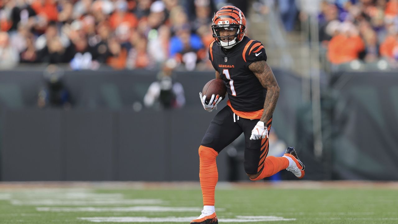 Burrow throws for 525 as Bengals blast Ravens 41-21