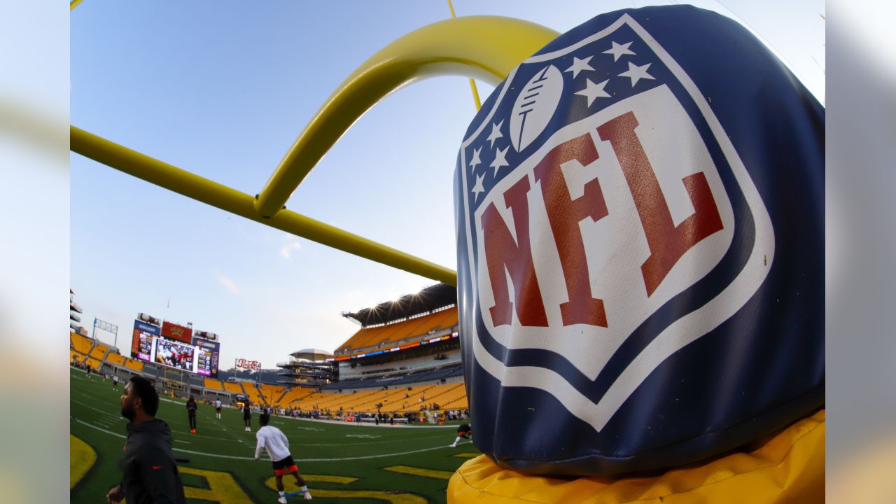 In Heinz Field return, Bud Dupree rallies Titans while standing on Steelers  logo