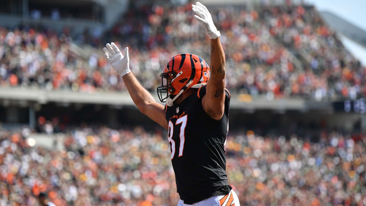 Cincinnati, United States. 10th Oct, 2021. Cincinnati Bengals half back Joe  Mixon (28) breaks free from Green Bay Packers during the second half of  play at Paul Brown Stadium in Cincinnati, Ohio