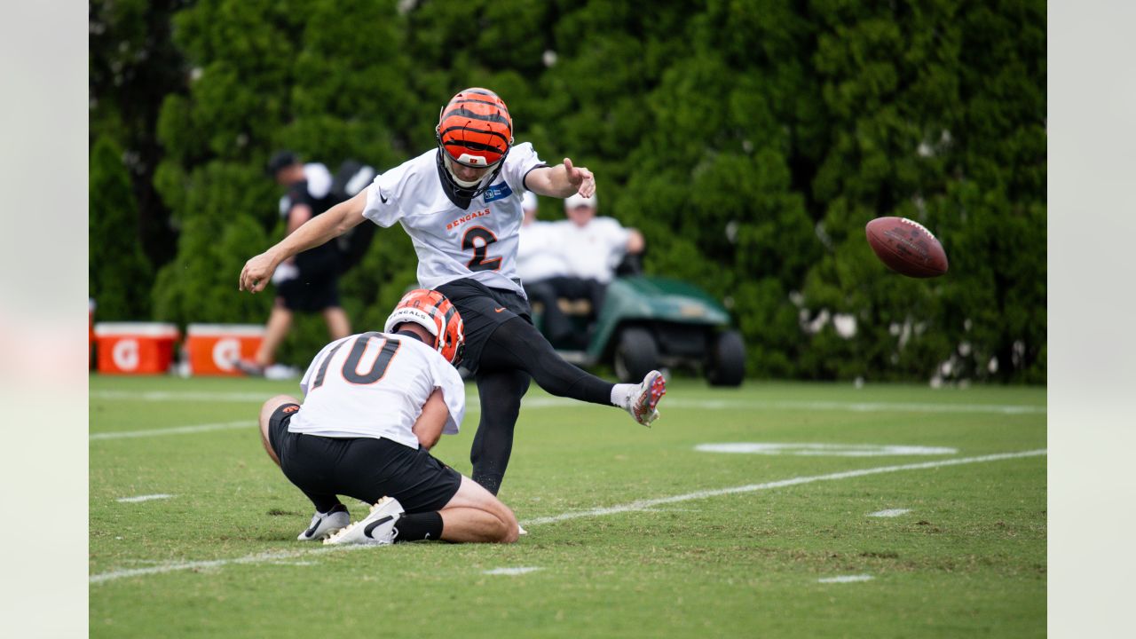 Joe Burrow makes training camp debut for Cincinnati Bengals, participates  in several drills - ESPN