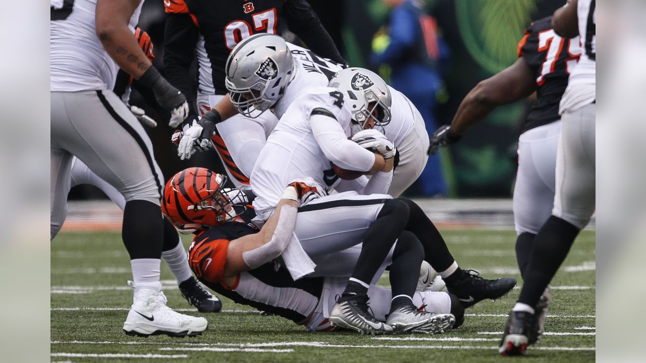 Mixon's Big Day Lifts Bengals Past Raiders, 30-16