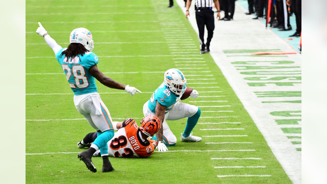 Vonn Bell's second interception helps seal Bengals' win against Miami