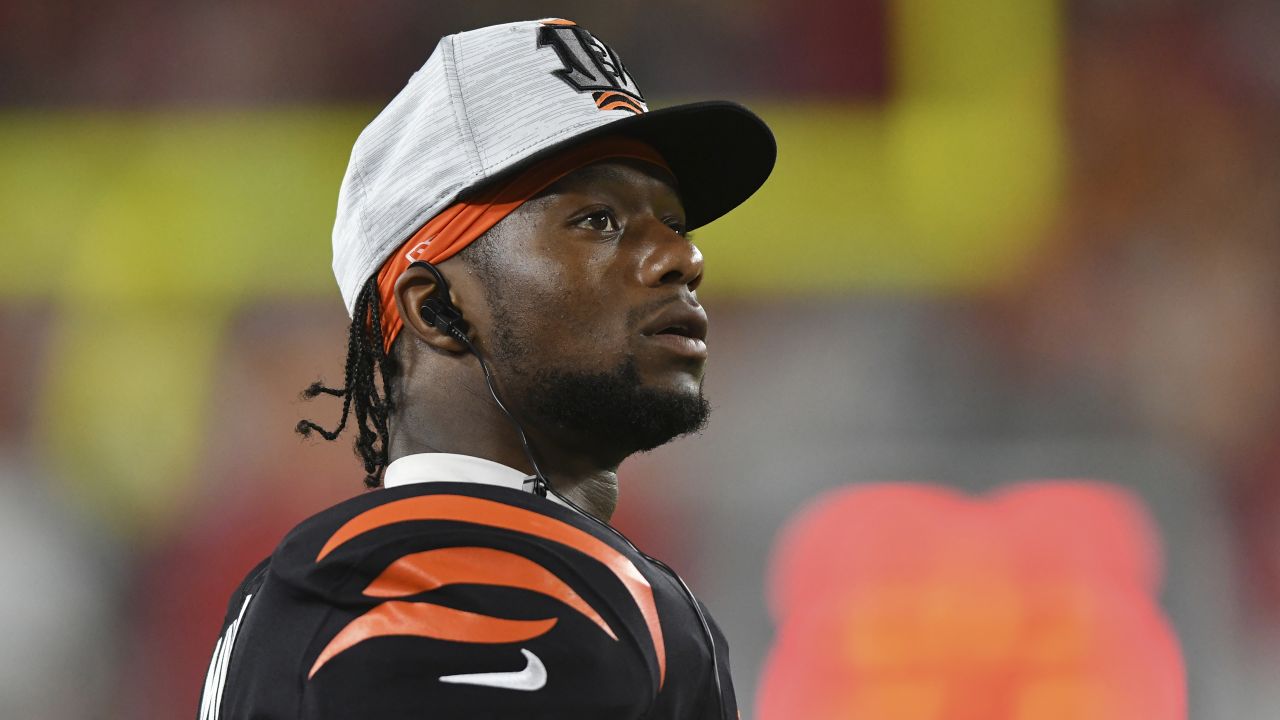 Cincinnati Bengals running back Chris Evans (25) plays during an NFL  football game against the Pittsburgh Steelers Sunday, Nov. 28, 2021, in  Cincinnati. (AP Photo/Jeff Dean Stock Photo - Alamy