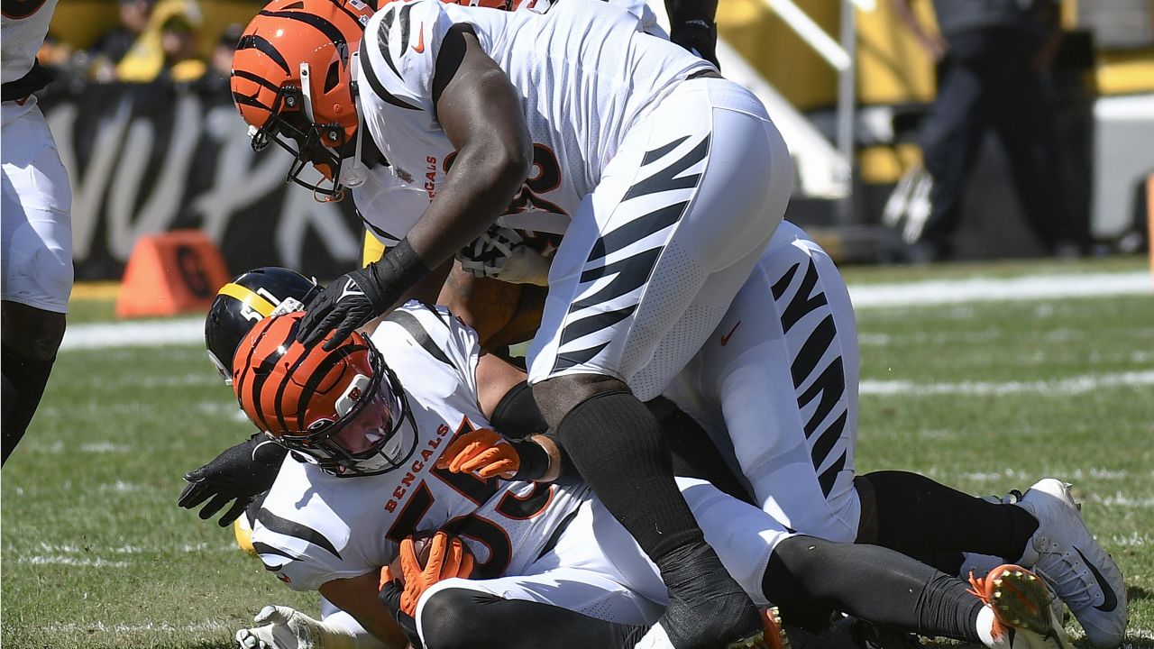 Cincinnati Bengals defensive end B.J. Hill (92) warms up before an NFL  football game against the Pittsburgh Steelers, Sunday, Sept. 26, 2021, in  Pittsburgh. (AP Photo/Justin Berl Stock Photo - Alamy