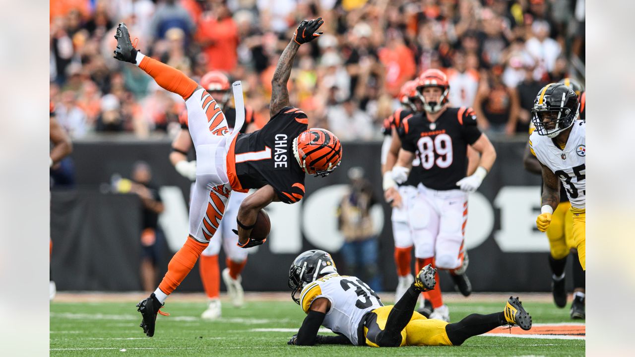 CINCINNATI, OH - SEPTEMBER 11: Cincinnati Bengals defensive tackle BJ Hill ( 92) during the game against the Pittsburgh Steelers and the Cincinnati  Bengals on September 11, 2022, at Paycor Stadium in Cincinnati