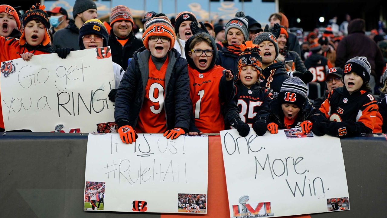 Dunlap will pay Steeler fan who crashes Bengals 'loser' pep rally