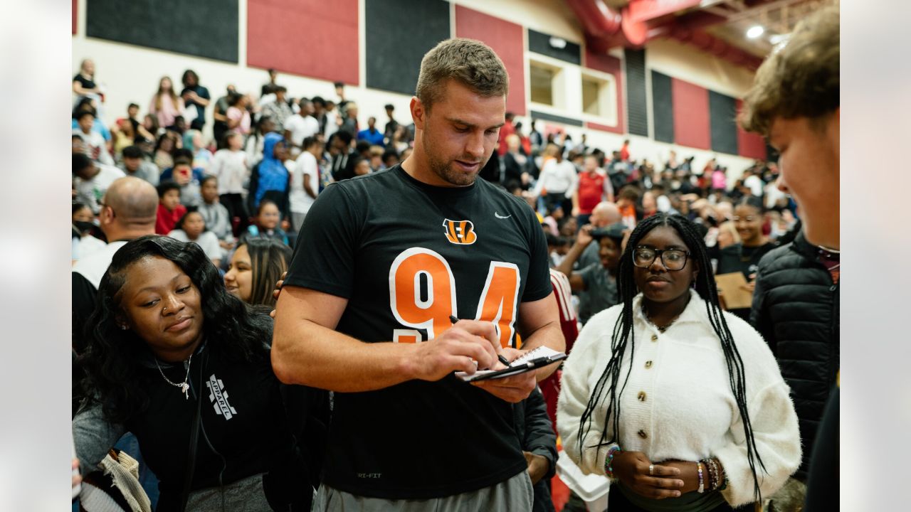 Cincinnati Bengals' Sam Hubbard Launches 'Hubbard's Cupboards' Charity  Initiative in Mt. Healthy Schools, Culture, Cincinnati