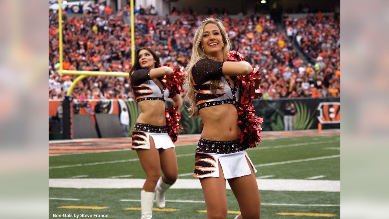 Pro Cheerleader Heaven: Check Out Cincinnati Bengals Cheerleader Lauren in  Sports Illustrated