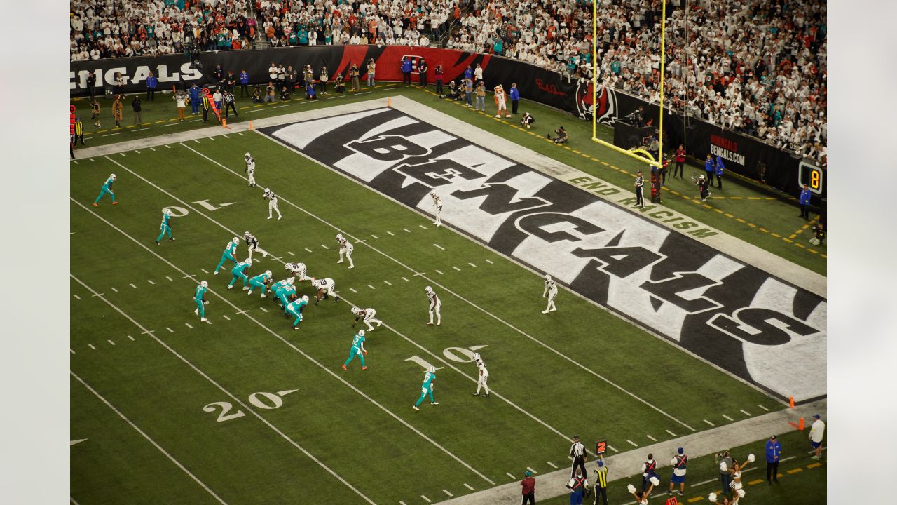 Miami Dolphins vs. Cincinnati Bengals. NFL Game. American Football League  match. Silhouette of professional player celebrate touch down. Screen in  bac Stock Photo - Alamy