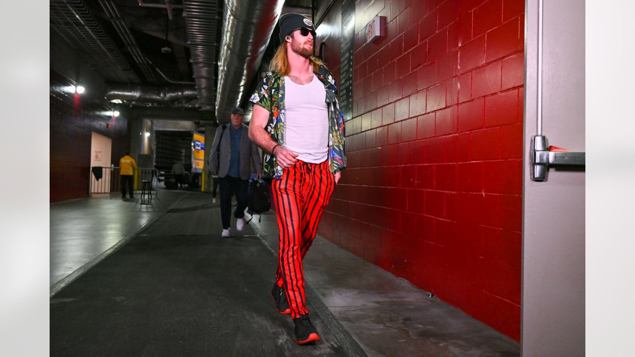 PHOTOS: Joe Burrow Rocks Bucket Hat for Gamedey