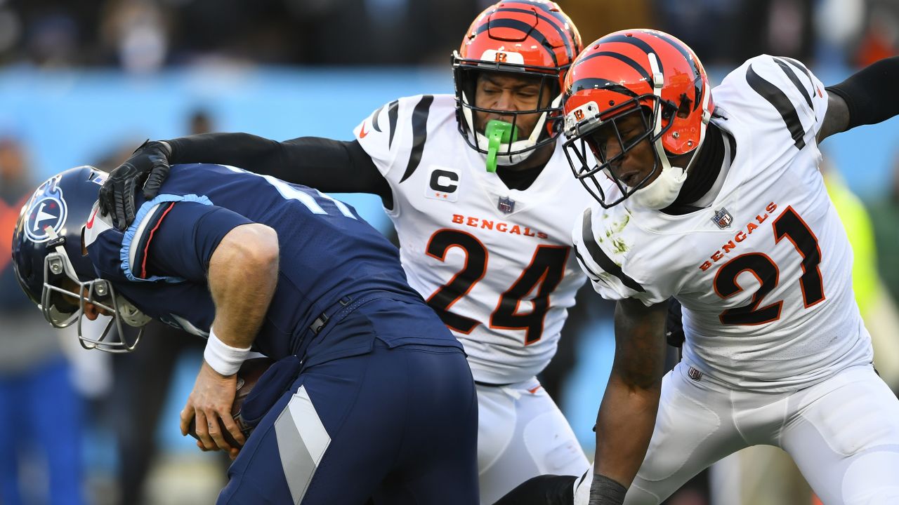 Cincinnati Bengals linebacker Germaine Pratt (57) against the Tennessee  Titans in an NFL football game, Sunday, Nov. 27, 2022, in Nashville, Tenn.  Bengals won 20-16. (AP Photo/Jeff Lewis Stock Photo - Alamy