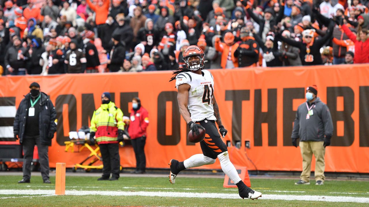 WholeHogSports - Brandon Allen throws for 371 yards as Bengals win