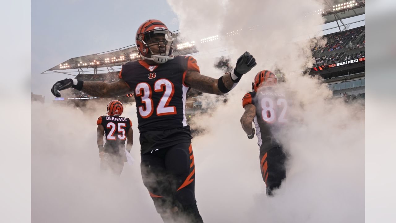 October 29th, 2017: Cincinnati Bengals quarterback Andy Dalton (14) warms  up before the NFL football game between the Indianapolis Colts and the Cincinnati  Bengals at Paul Brown Stadium, Cincinnati, OH. Adam Lacy/CSM