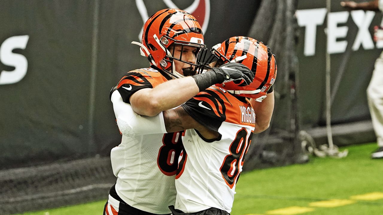 Cincinnati Bengals running back Samaje Perine (34) is seen during an NFL  football game against the Dallas Cowboys, Sunday, Sept. 18, 2022, in  Arlington, Texas. Dallas won 20-17. (AP Photo/Brandon Wade Stock Photo -  Alamy