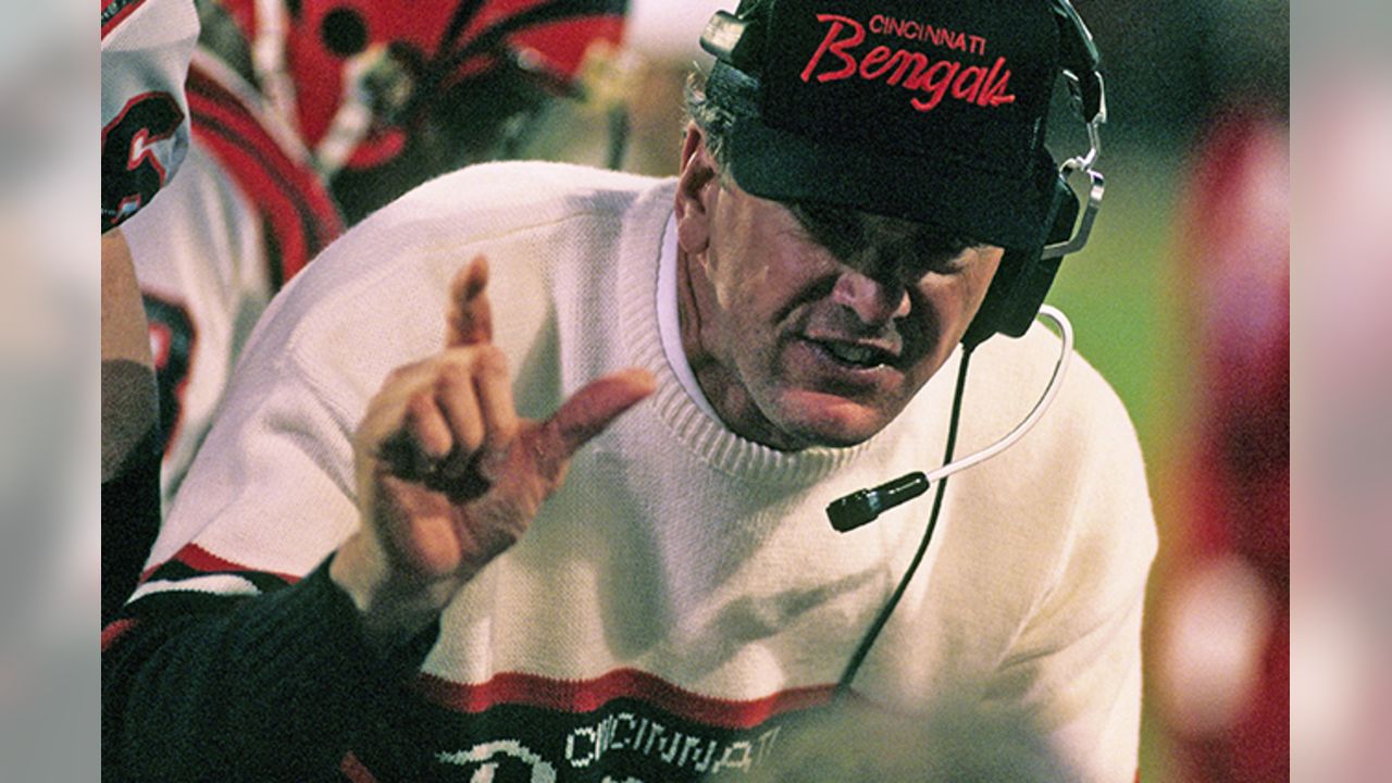 Former Bengals, Bucs HC Sam Wyche dies at age of 74