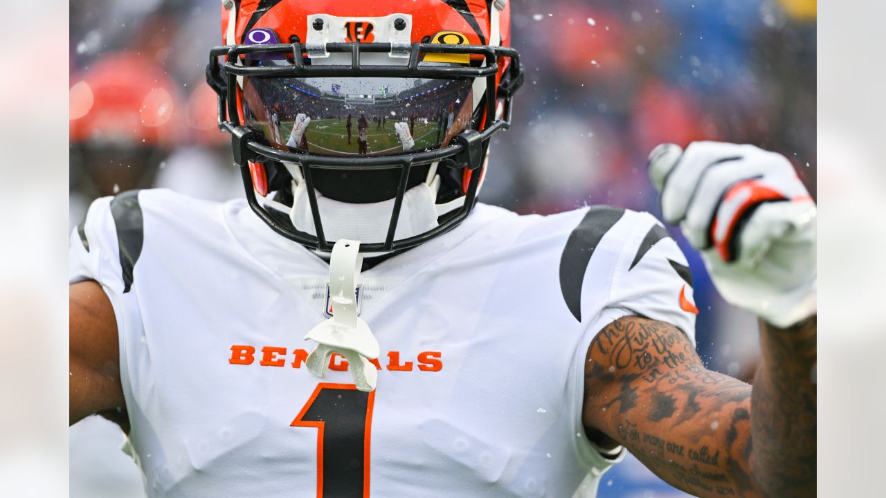 NFL Playoffs: Bengals upset Bills 27-10