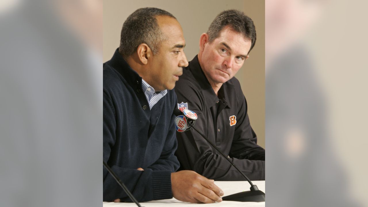 Cincinnati Bengals head coach Marvin Lewis tosses a ball before an