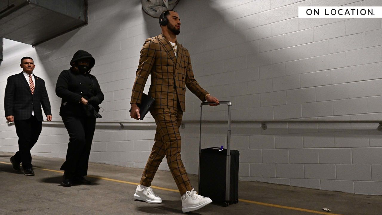 Photo Gallery: Bengals Arrive At Nissan Stadium For The AFC Divisional Round