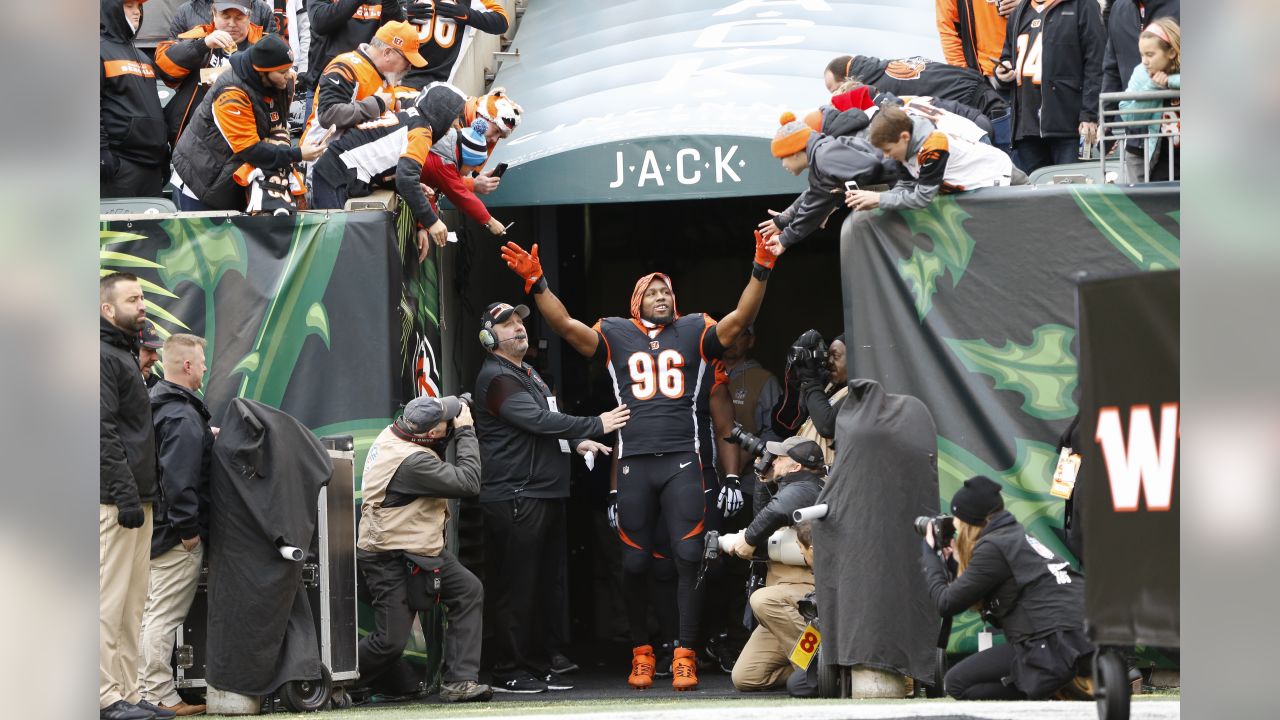 August 18, 2018: Cincinnati Bengals defensive end Carlos Dunlap (96) prior  to the NFL football game between the Cincinnati Bengals and the Dallas  Cowboys at AT&T Stadium in Arlington, Texas. Shane Roper/Cal