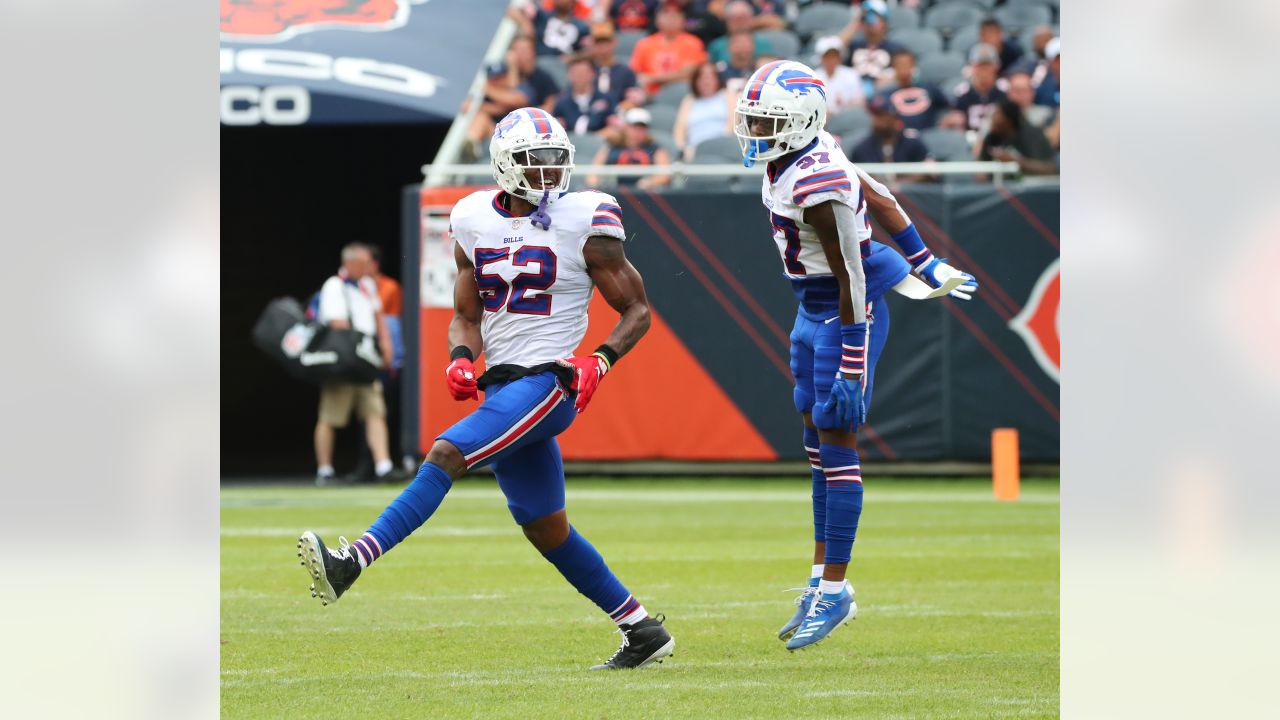 Buffalo Bills running back Duke Johnson (22) attempts to avoid the