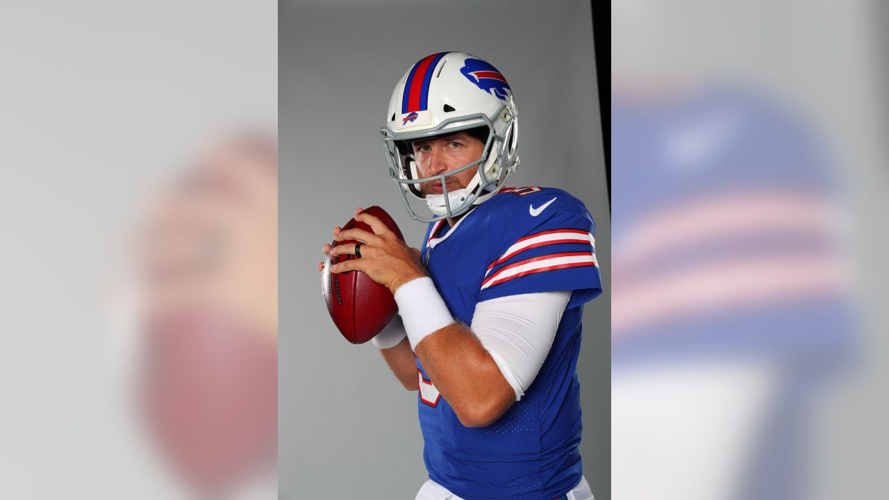 Photos  Bills veterans in uniforms