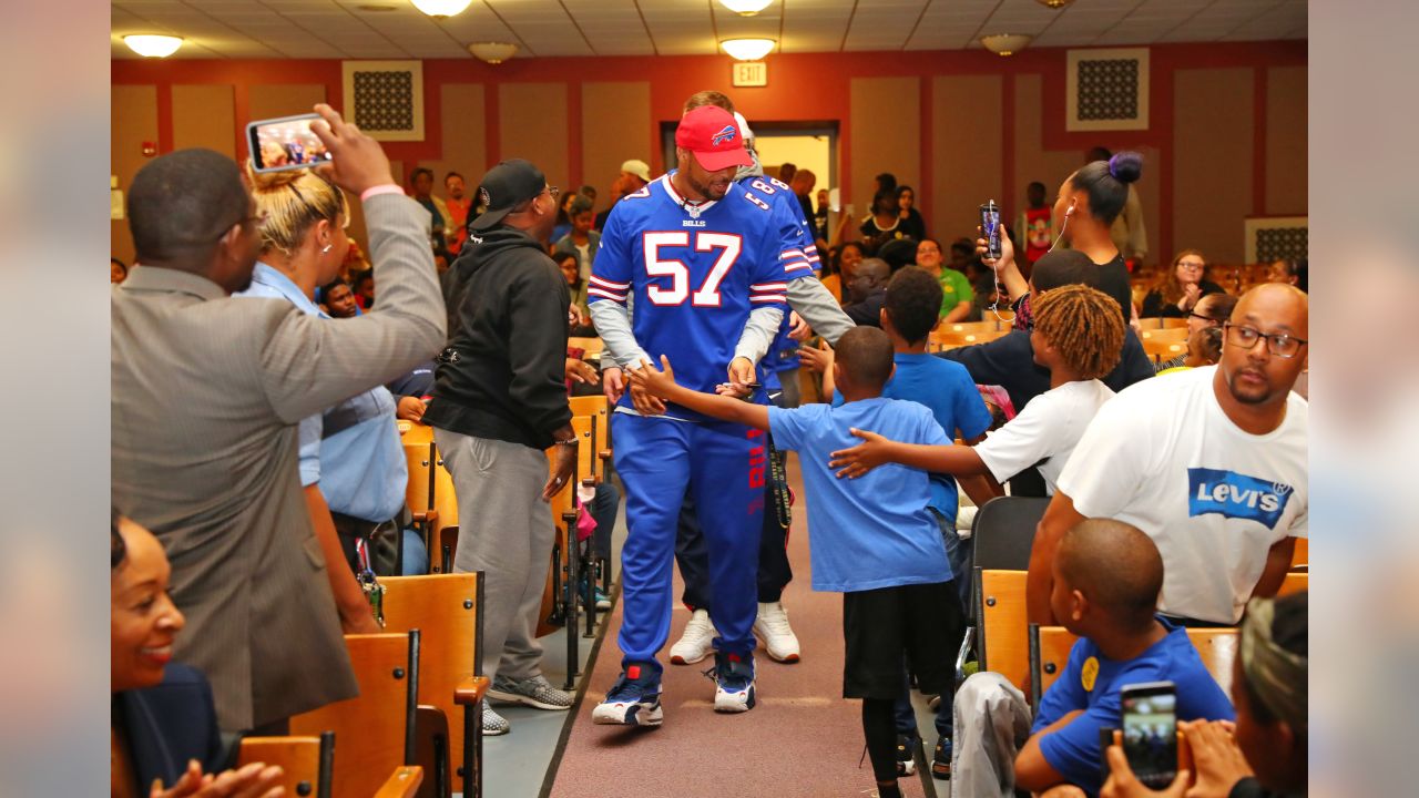 10 heartwarming posts that highlight why Lorenzo Alexander was named the  Bills Walter Payton Man of the Year for third time