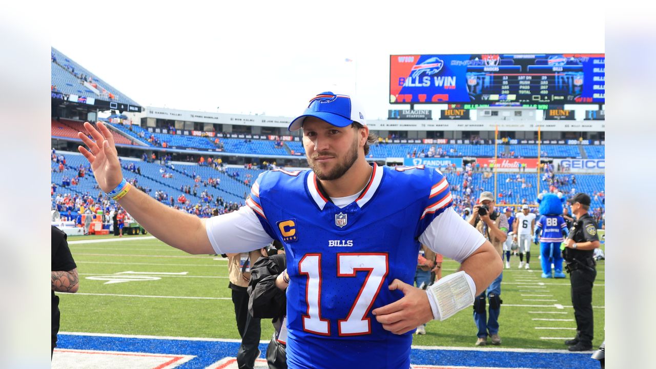 Commanders' Sam Howell 'Ain't Far Off' From Bills' Josh Allen, Says Analyst  - Sports Illustrated Washington Football News, Analysis and More