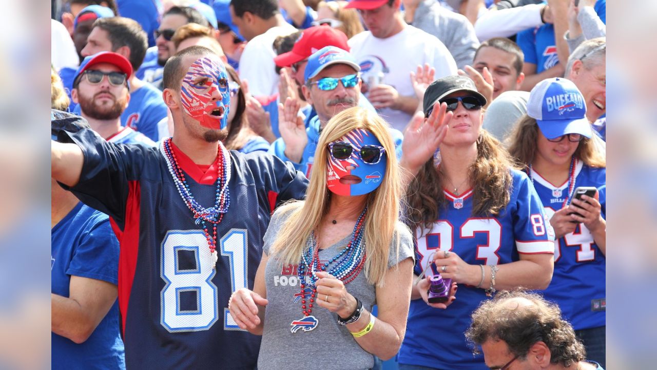 New York Jets vs. Buffalo Bills. Fans support on NFL Game. Silhouette of  supporters, big screen with two rivals in background Stock Photo - Alamy