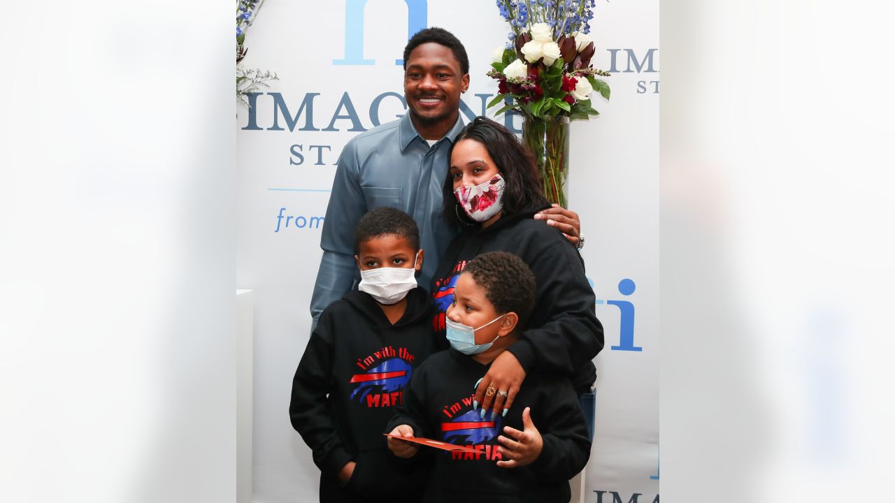 M&T Bank signs Buffalo Bills star Stefon Diggs for collaborative  partnership focused on 'making a difference & bringing people together'