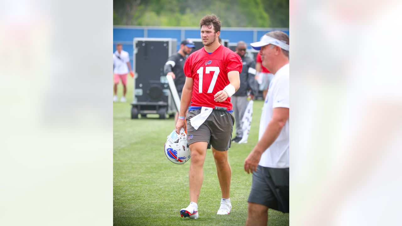 One Bills Live on Twitter: Back from our long weekend hiatus & the # Bills are back on the field. All the latest from today's OTAs starting at  1:00pm. Coming up: 1:30pm 