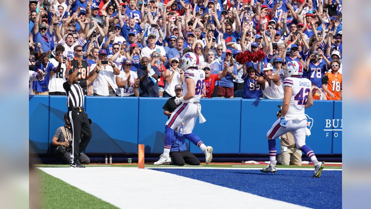 Bills tight end Dawson Knox hosts youth football camp