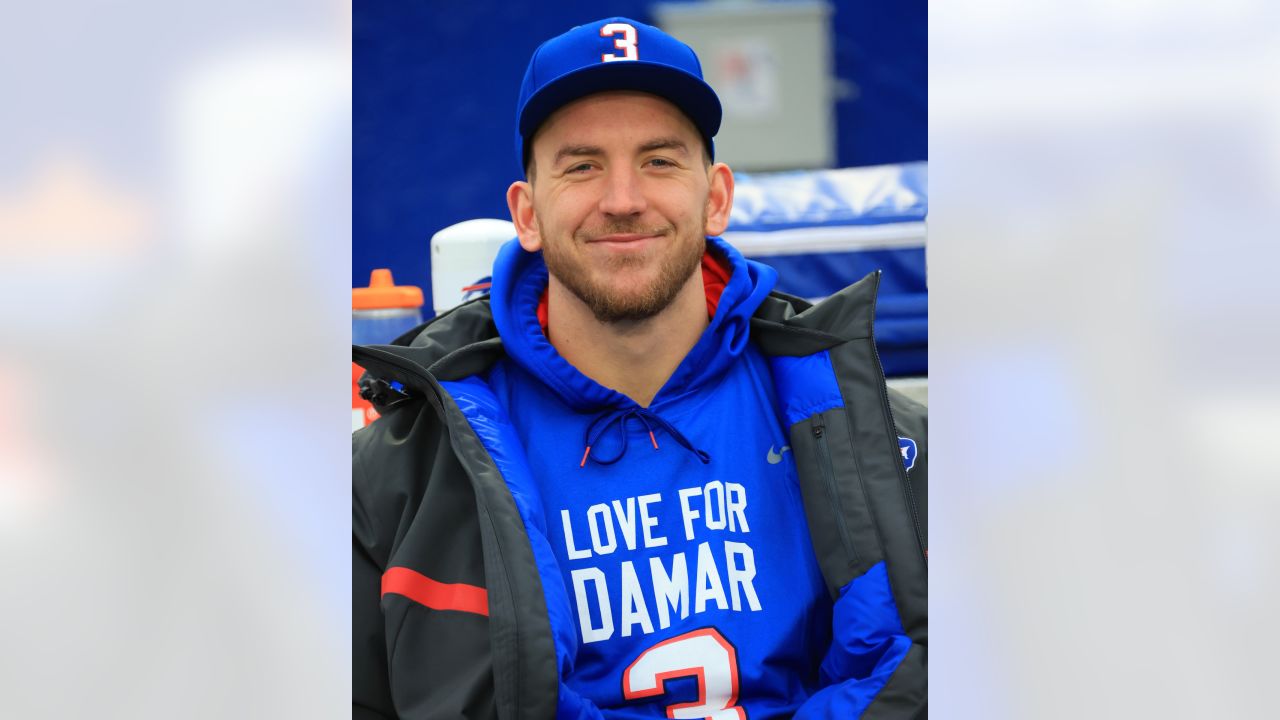 Love for Damar, Bills honor Damar Hamlin pregame