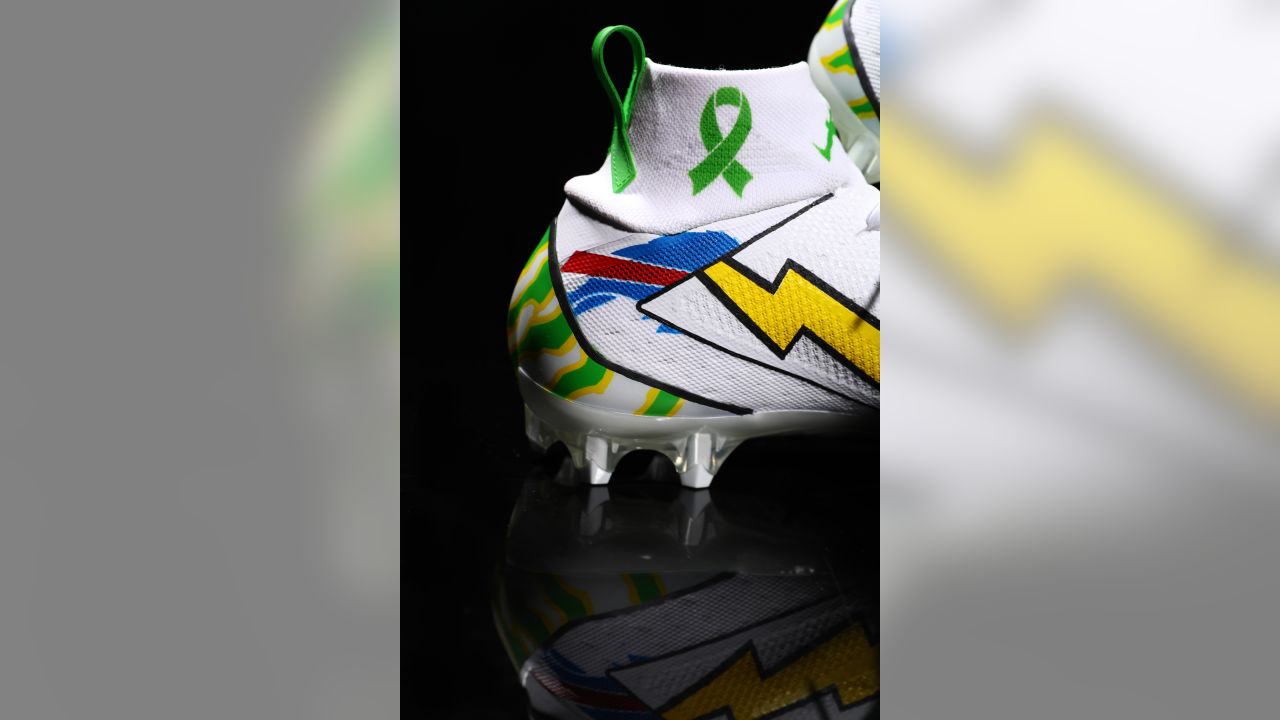 Josh Allen signs own cleats for fans without Bills gear