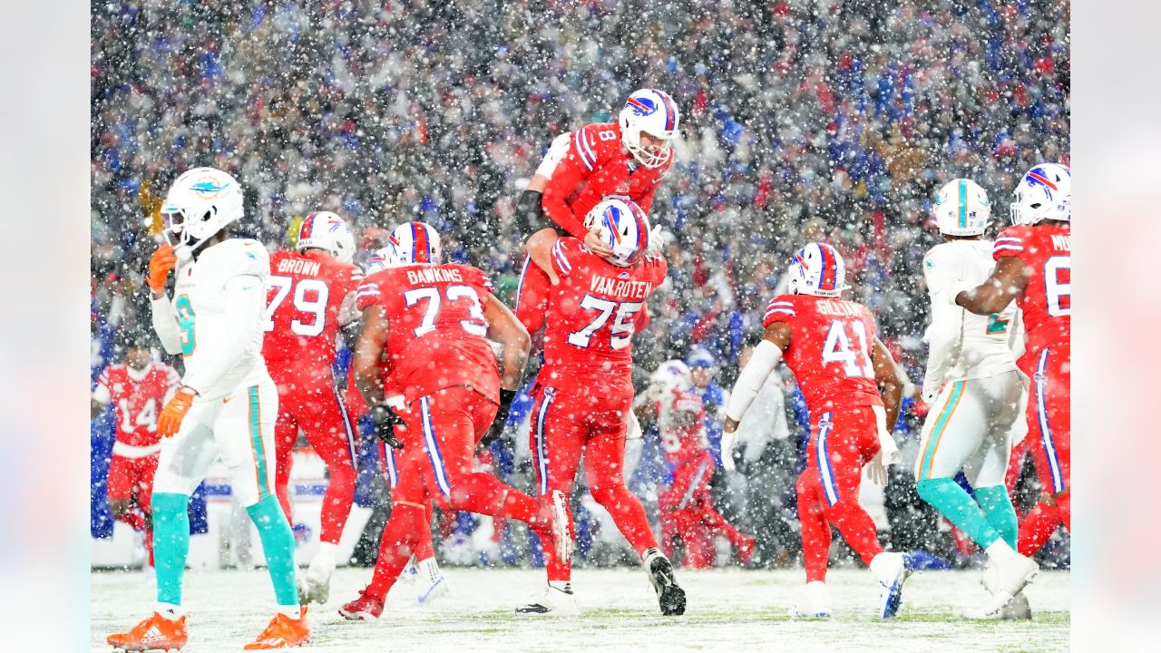 Bills vs. Dolphins snowball delay: Officials stop play as Buffalo