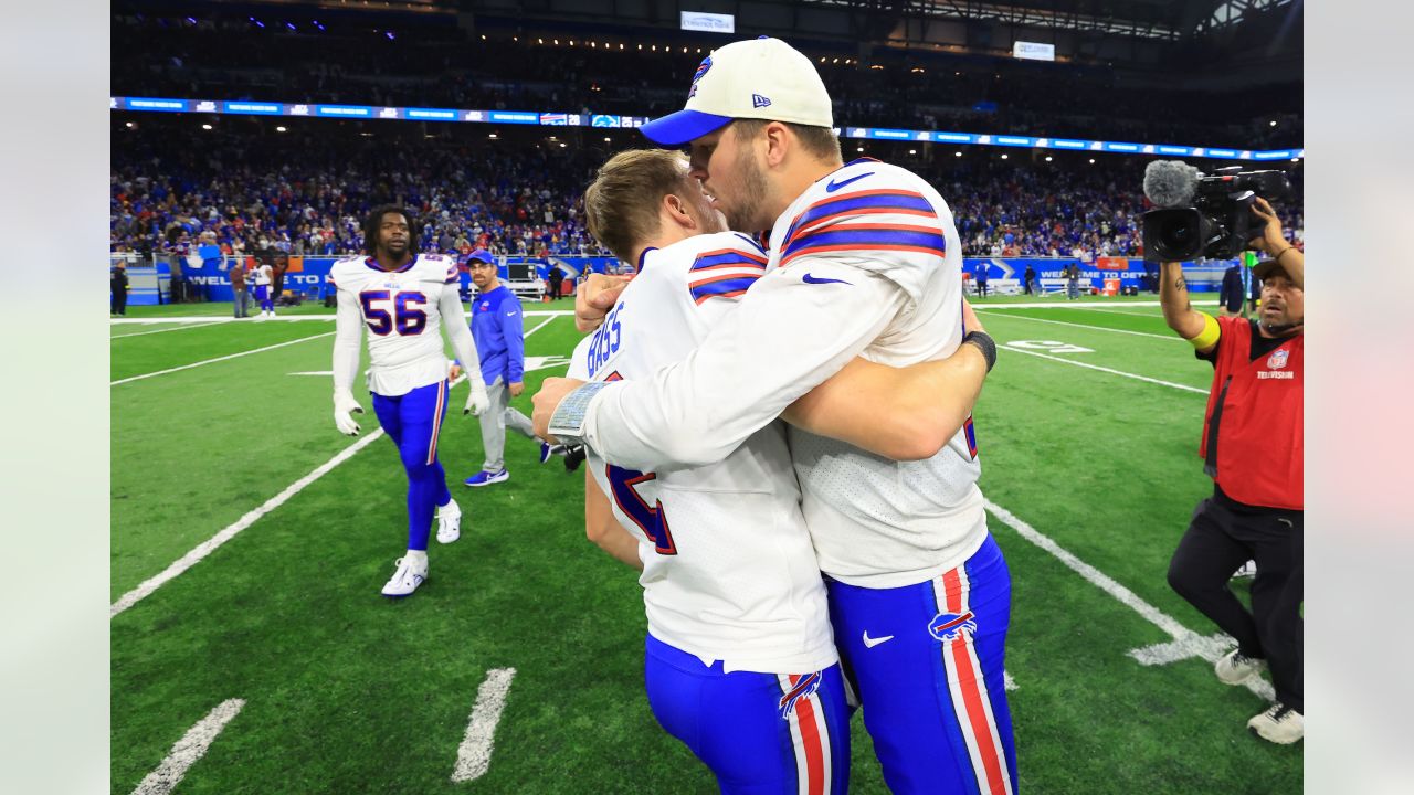 Josh Allen and Stefon Diggs dominate late as Bills rally to beat Lions on  Thanksgiving