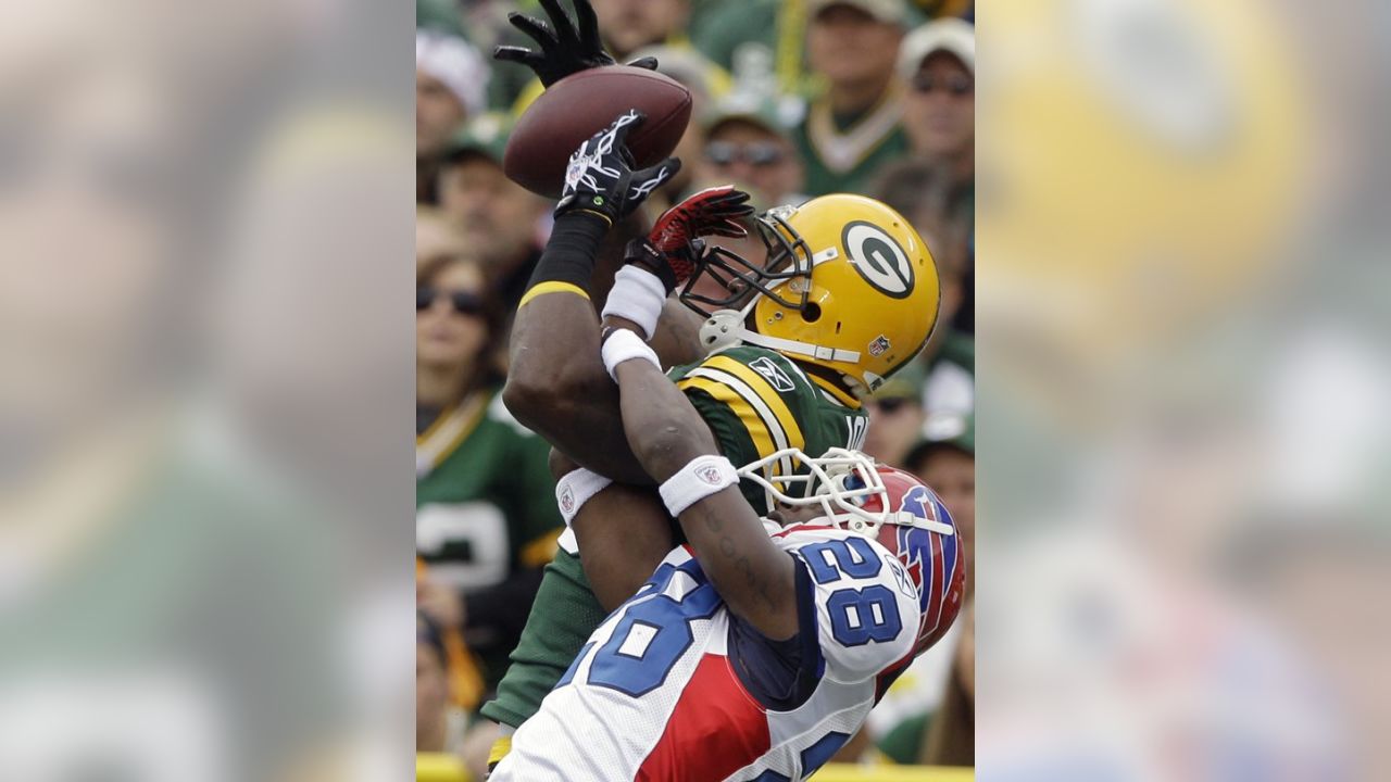 Photo: Green Bay Packers Donald Driver reacts with John Kuhn at