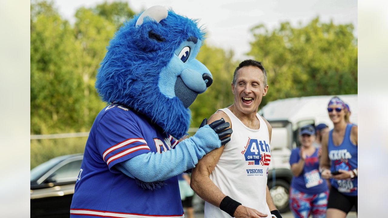 Buffalo Bills Mascot Billy Buffalo Runs the 40 Yard Dash 