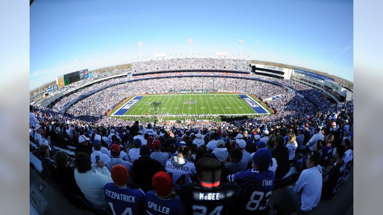 Ralph Wilson Stadium, Buffalo Bills, Buffalo NY. Crane lif…