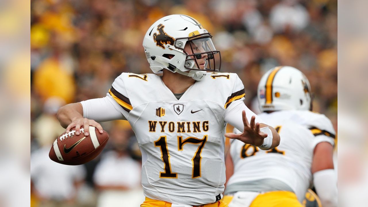 Josh Allen signs on eve of training camp