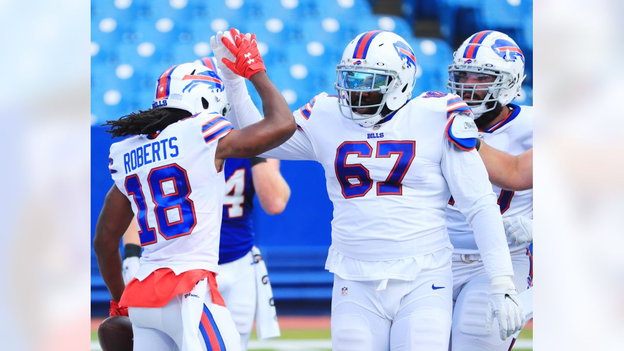 Buffalo Bills quarterback Josh Allen (17) hands off the ball to running  back Devin Singletary (26) during the first quarterof an NFL division round  football game, Sunday, Jan. 22, 2023, in Orchard