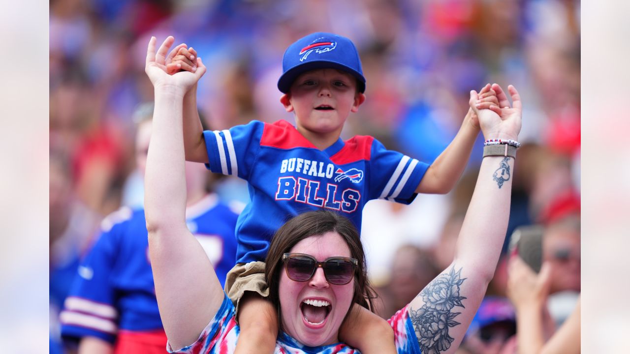 Denver Broncos vs. Buffalo Bills. Fans support on NFL Game. Silhouette of  supporters, big screen with two rivals in background Stock Photo - Alamy