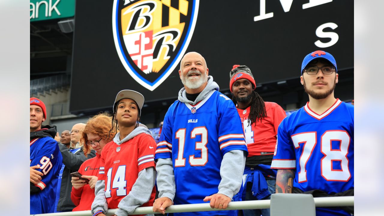 Buffalo Bills' Von Miller reps Thurman Thomas shirt pregame vs. Ravens