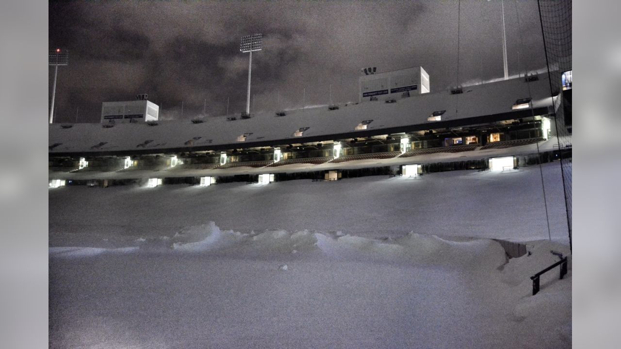 Bills remove snow from Ralph Wilson Stadium, will play Week 13 at home 