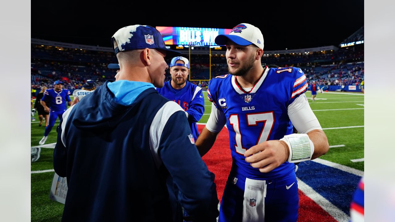 Josh Allen, Stefon Diggs team up to lead Bills' blowout of Titans