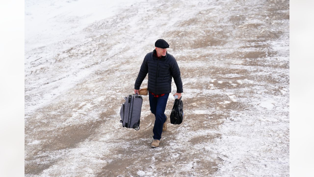 How the Bills made it to Detroit: Bills Mafia shoveling snow