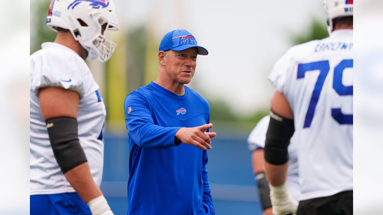 November 19, 2017 Buffalo Bills head coach Sean McDermott during the  football game between the Buffalo Bills and the Los Angeles Chargers at the  StubHub Center in Carson, California. Charles Baus/CSM Stock